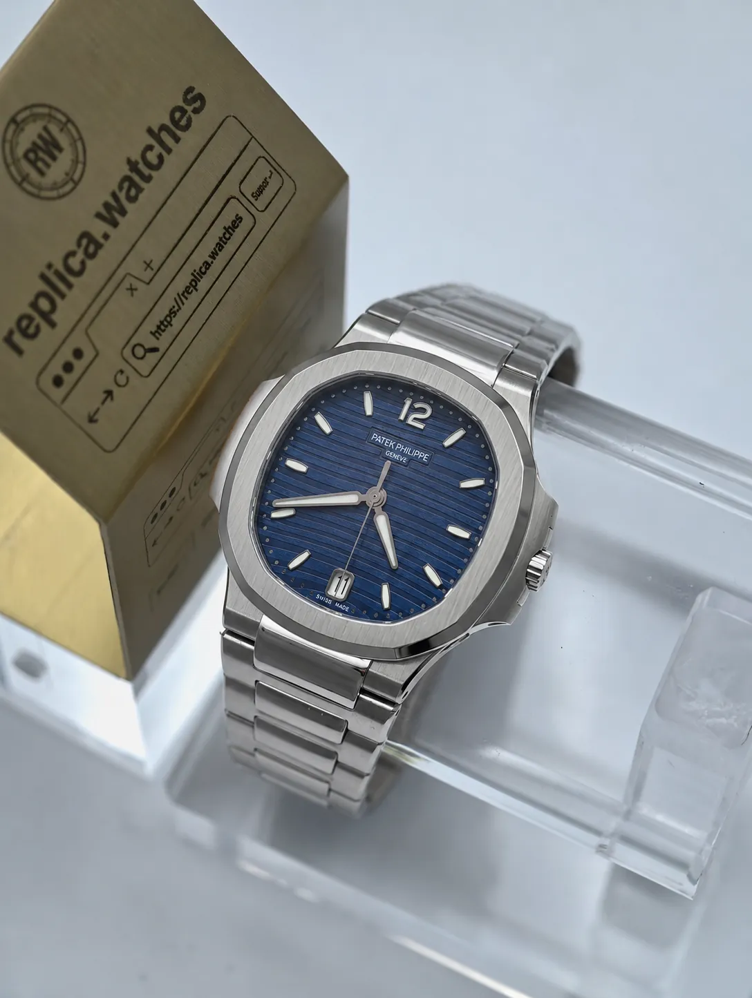 Super Clone Patek Philippe Nautilus 7118/1A‑001 35.2mm Stainless Steel Blue Ripple Dial 324 SC DD Factory Watch