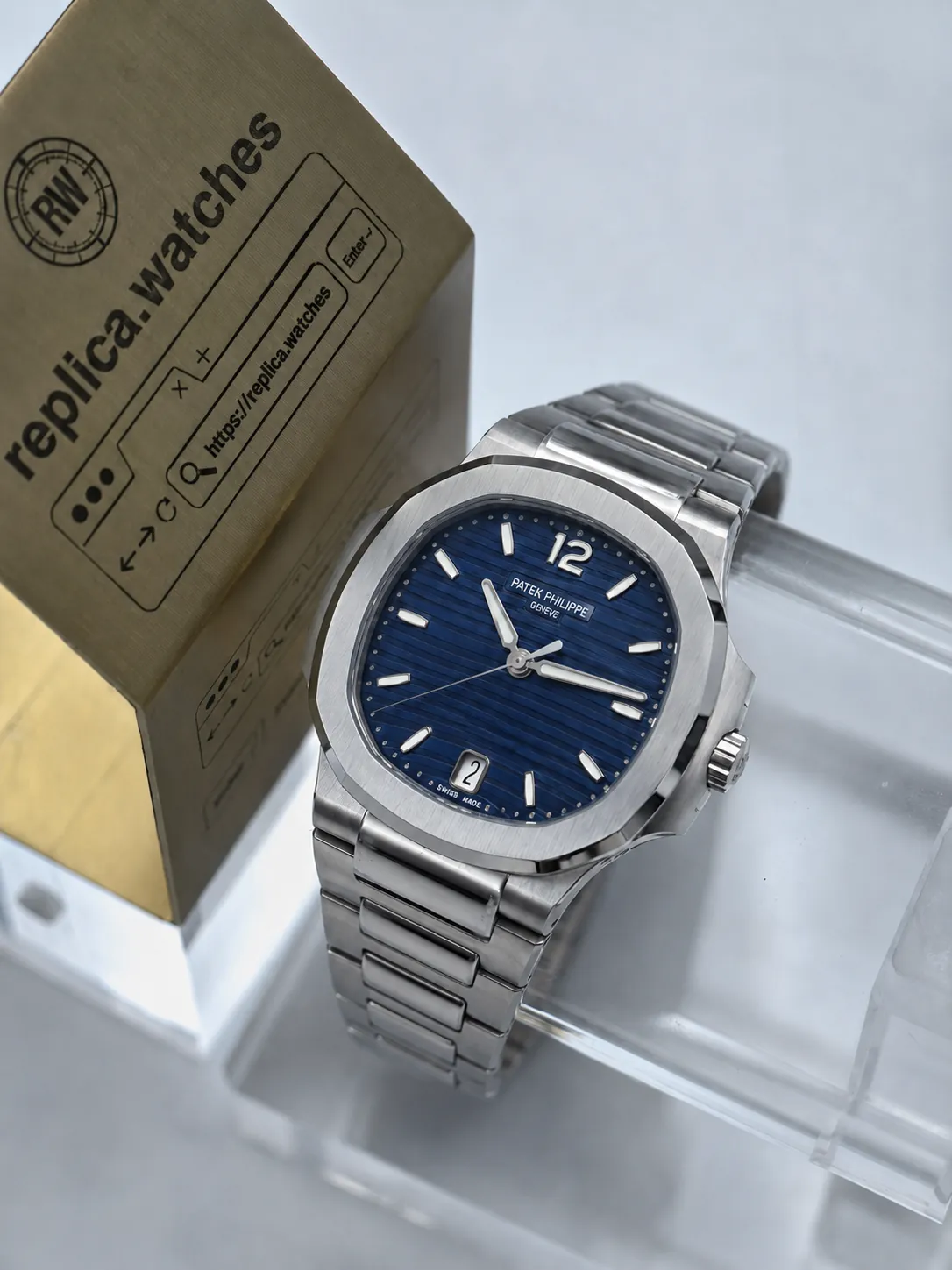 Super Clone Patek Philippe Nautilus 7118/1A‑001 35.2mm Stainless Steel Blue Ripple Dial 26‑330 SC DD Factory Watch