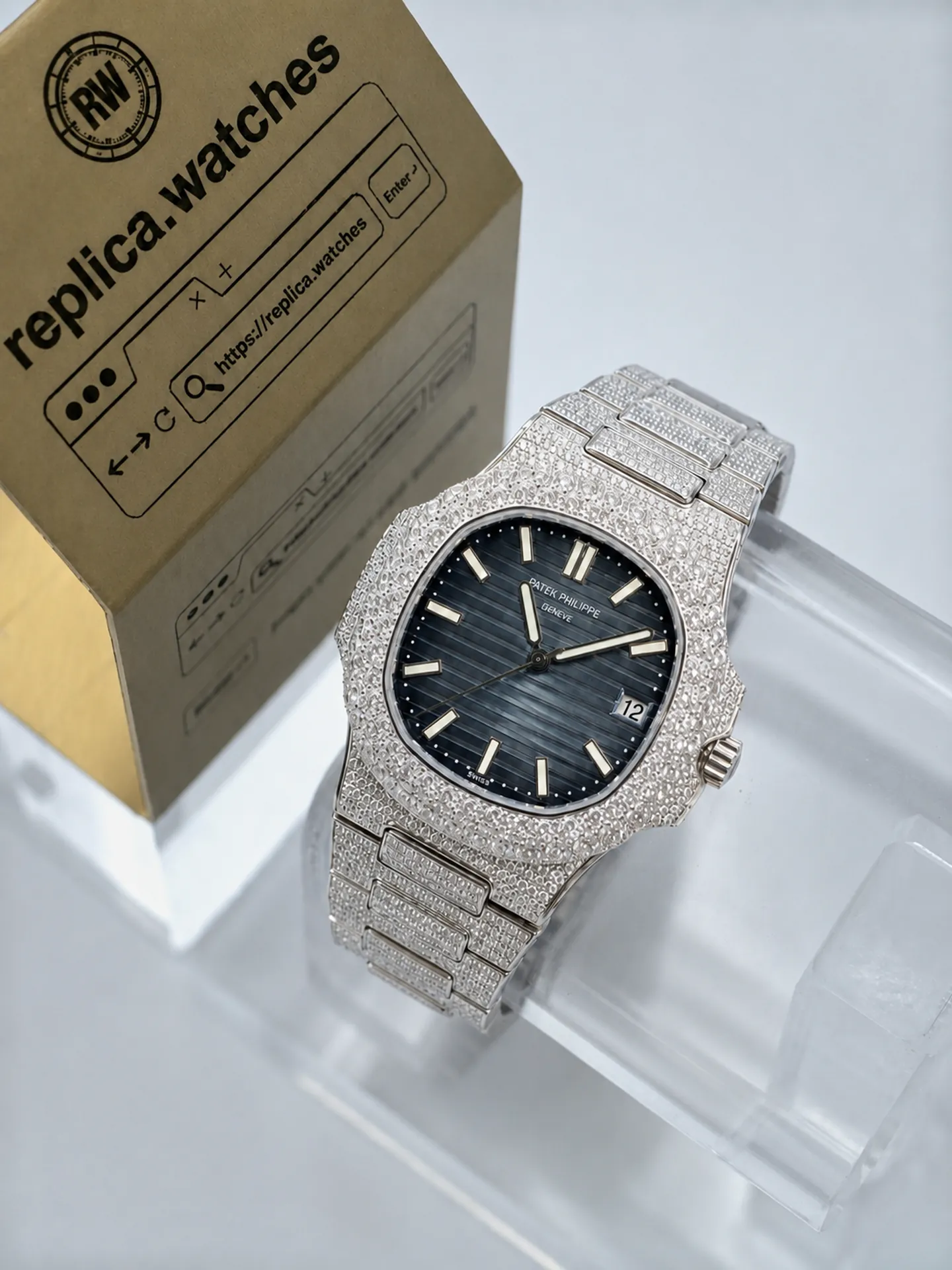 Replica Patek Philippe Nautilus 5711/1A-010 Blue Dial 40mm Full Diamond Custom Watch