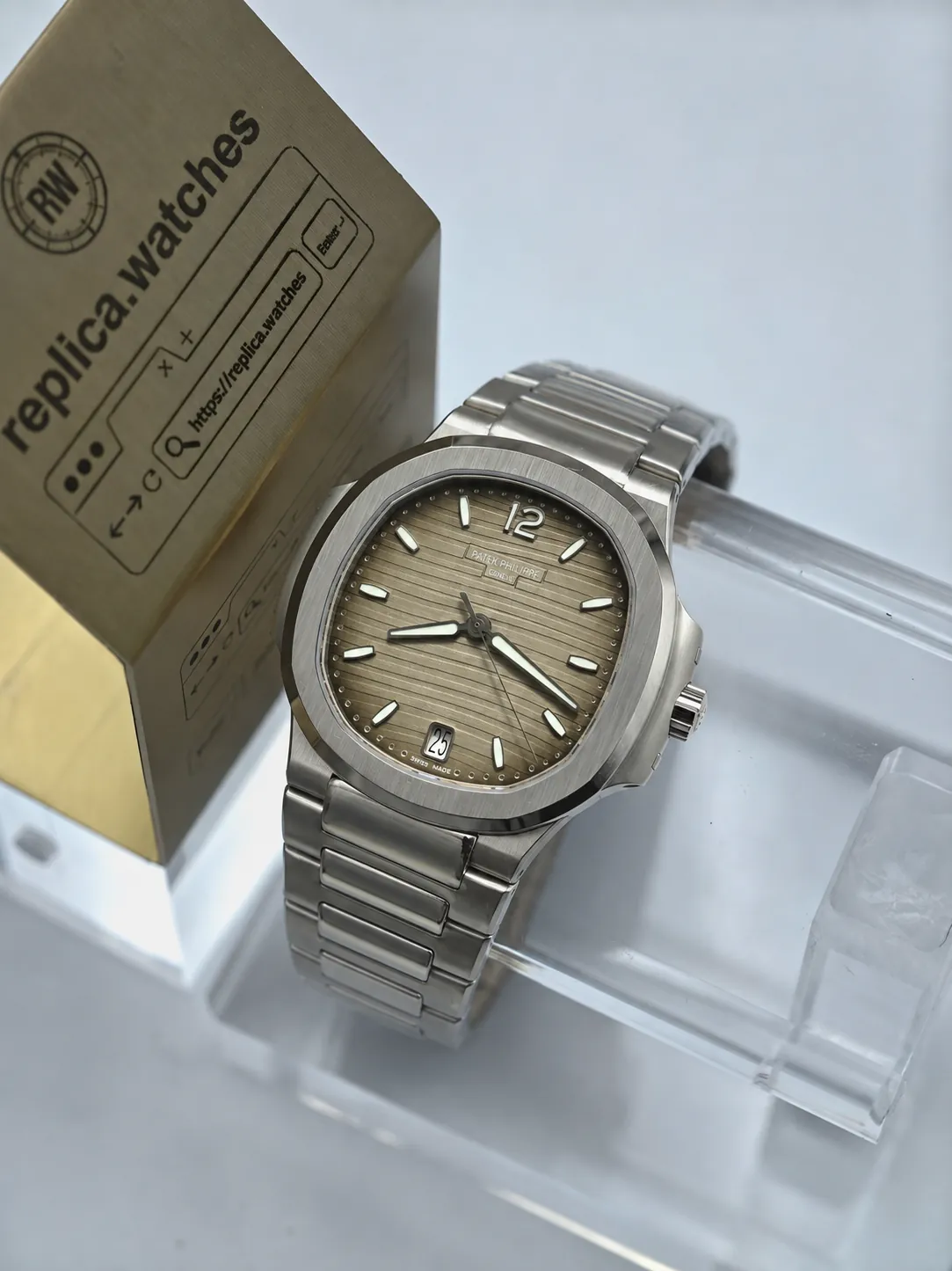 Replica Patek Philippe Nautilus 7118/1A‑011 35.2mm Grey Gradient Wave Dial 3K Factory Watch