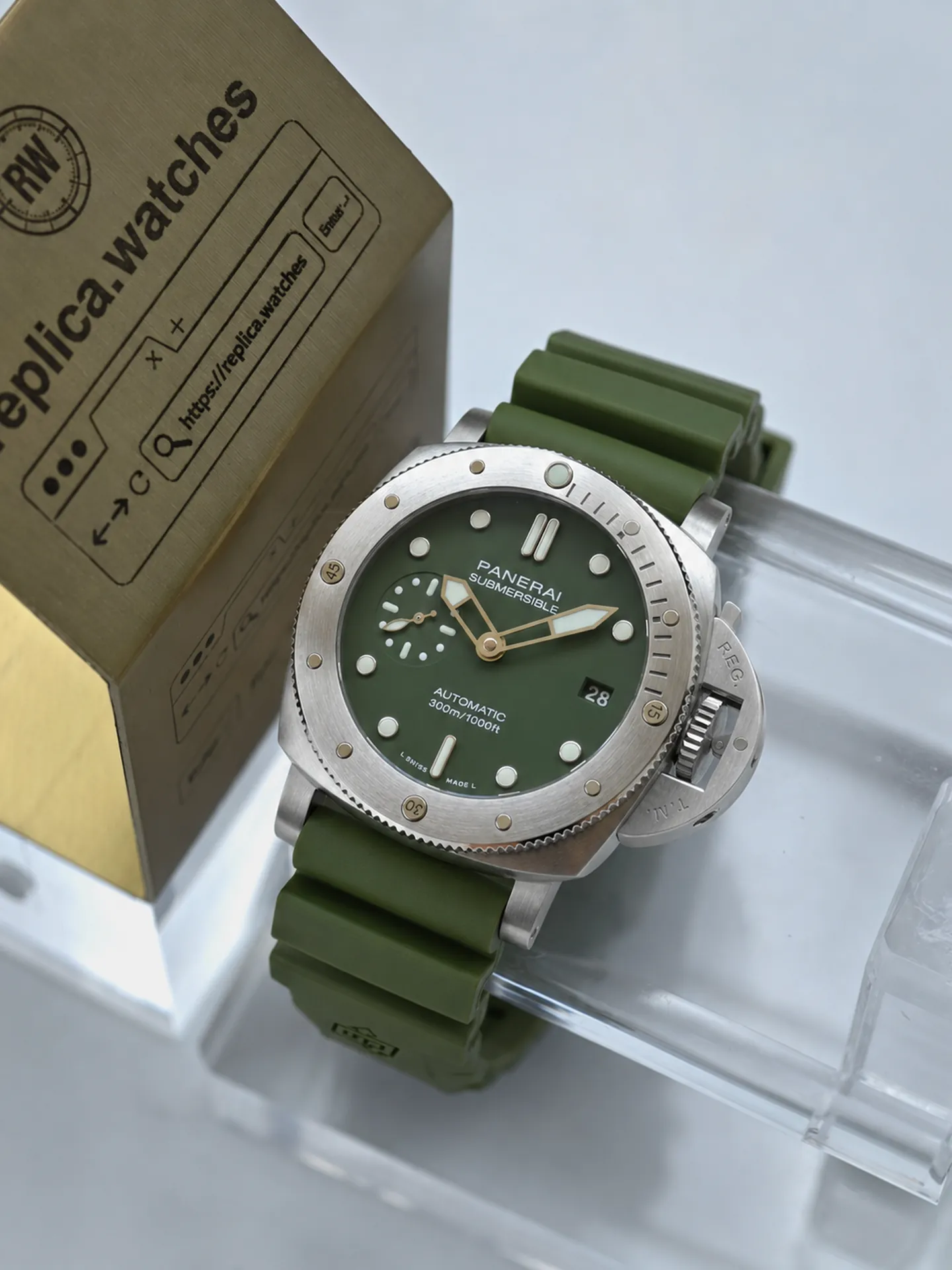 Replica Panerai Submersible PAM01055 Military Green Dial 42mm Brushed Steel Automatic Watch