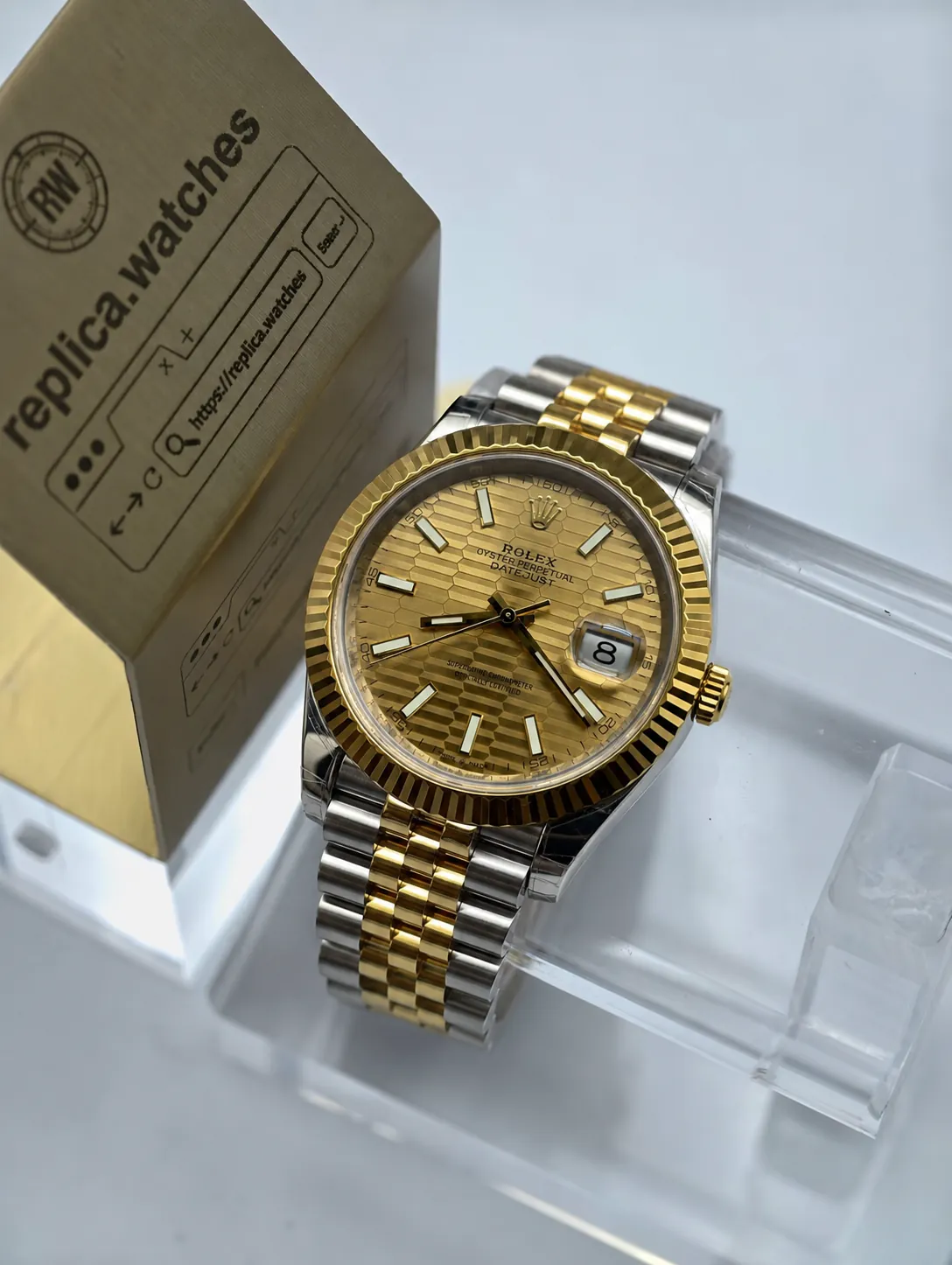 Replica Rolex Datejust M126333-0022 41mm Gold Fluted Motif Dial Two-Tone Jubilee 3235 Watch VS Factory