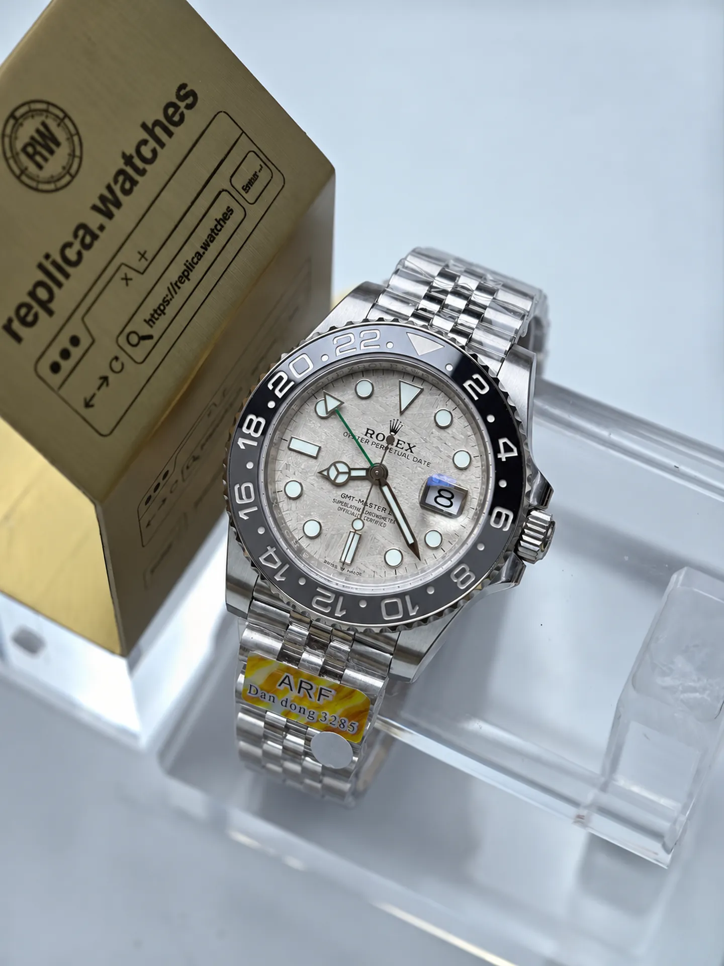 Replica Rolex GMT-Master II 126710GRNR Bruce Wayne Meteorite Dial 40mm Black Grey Ceramic Bezel Jubilee Watch