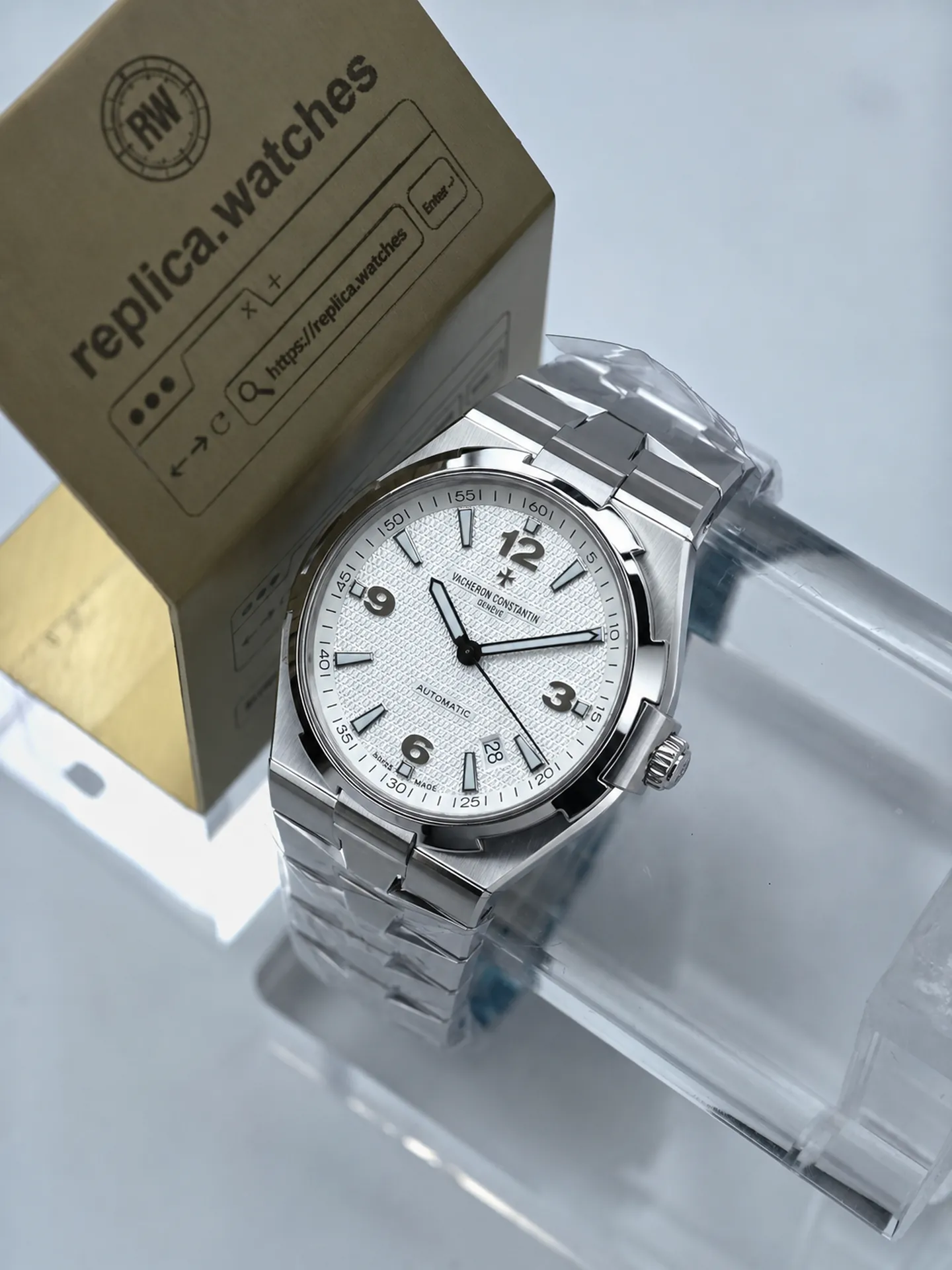 Replica Vacheron Constantin Overseas 47040/B01A-9093 Silver Dial 42.5mm Steel Watch