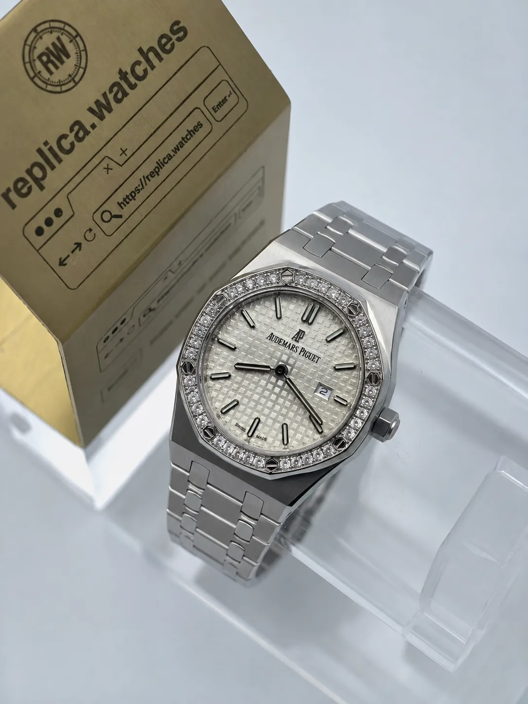 Audemars Piguet Royal Oak 67651ST.ZZ.1261ST.01 Quartz Movement 33mm Elegant Diamond Bezel Replica Watch