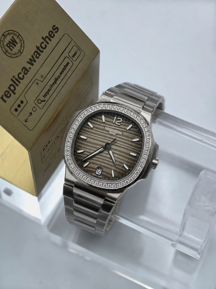 Patek Philippe Nautilus 7118/1200A-011 1:1 Clone Watch Grey Dial 35.2mm Stainless Steel Automatic Super Clone