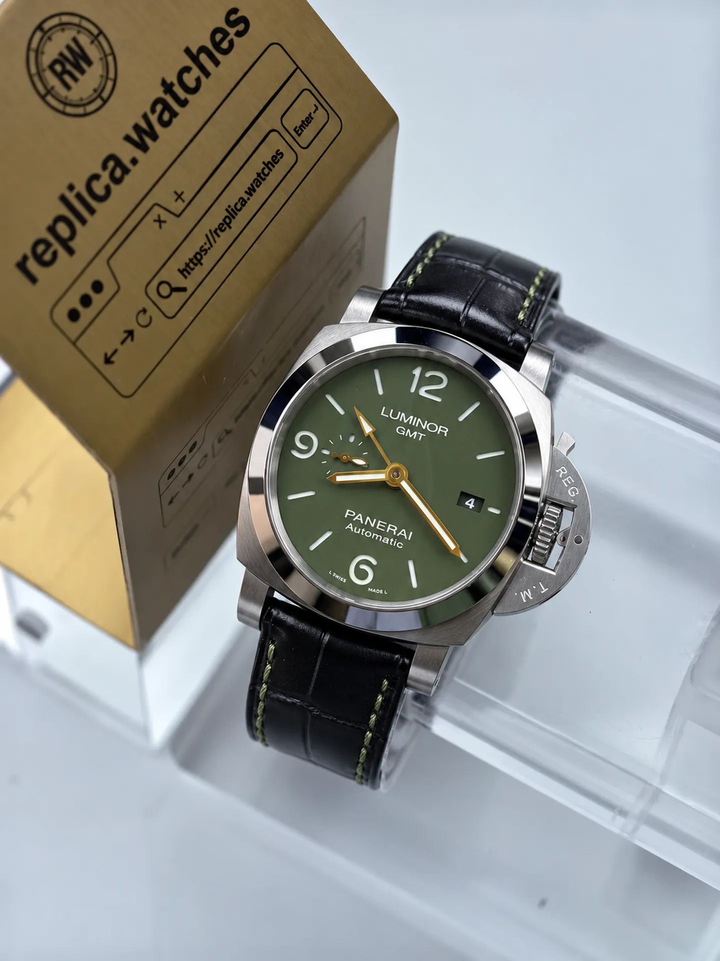 Replica Panerai Luminor GMT PAM01056 Green Dial 44mm Steel P.9010 Watch